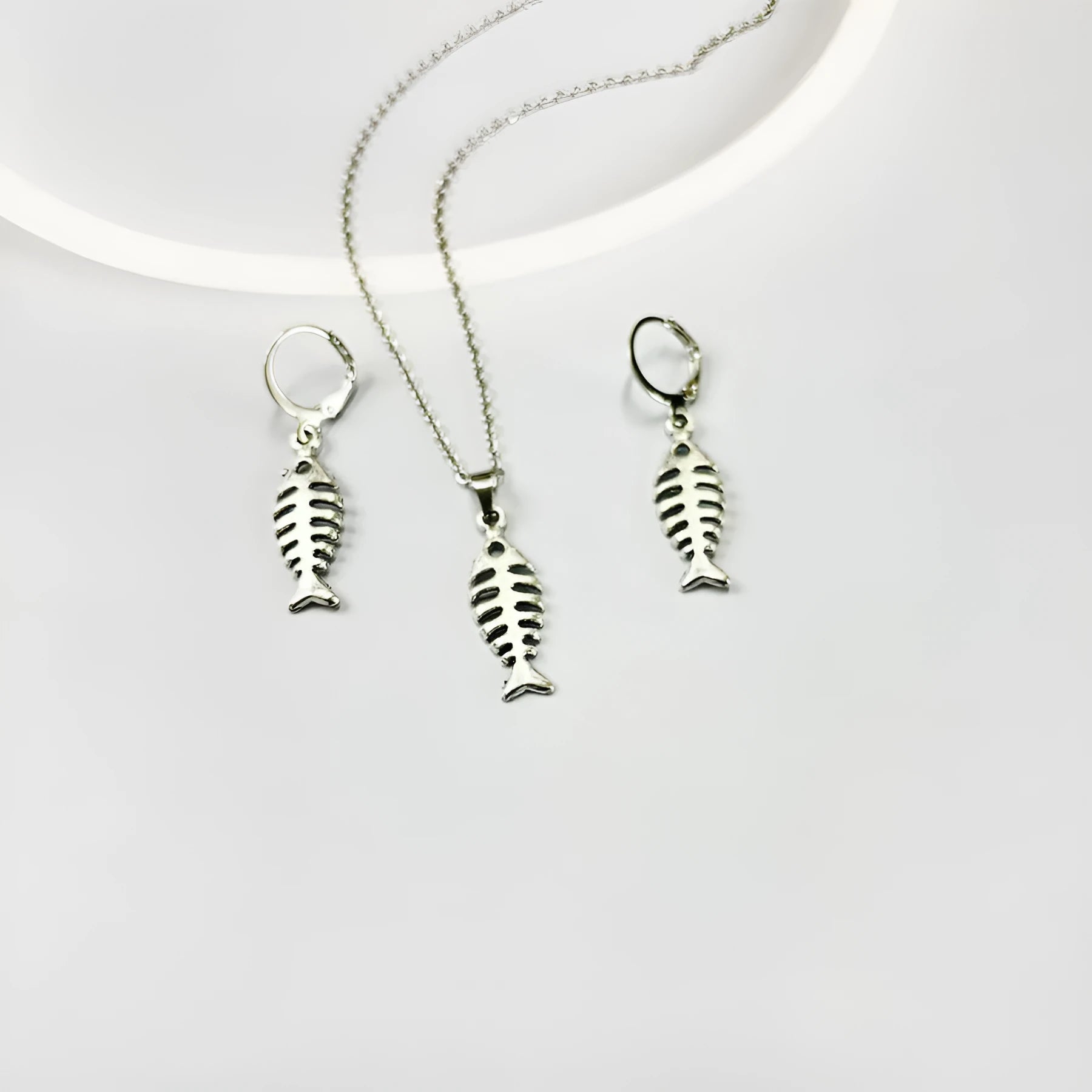 Fishbone pendant retro earrings with O-shaped chain design showing adjustable length