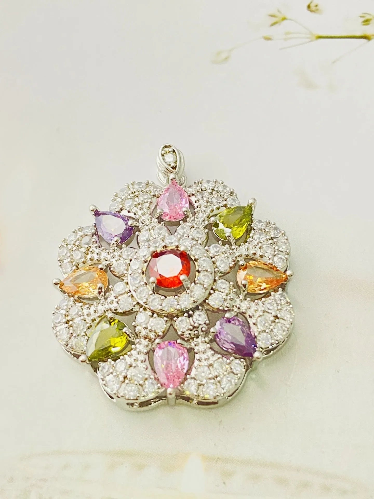 Women's flower-shaped zircon pendant necklace in gold tone on a model.