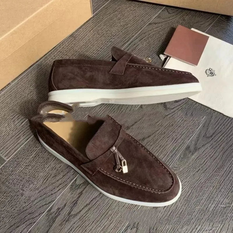 Gommino slip-on loafers with round toe and rubber sole in various colours