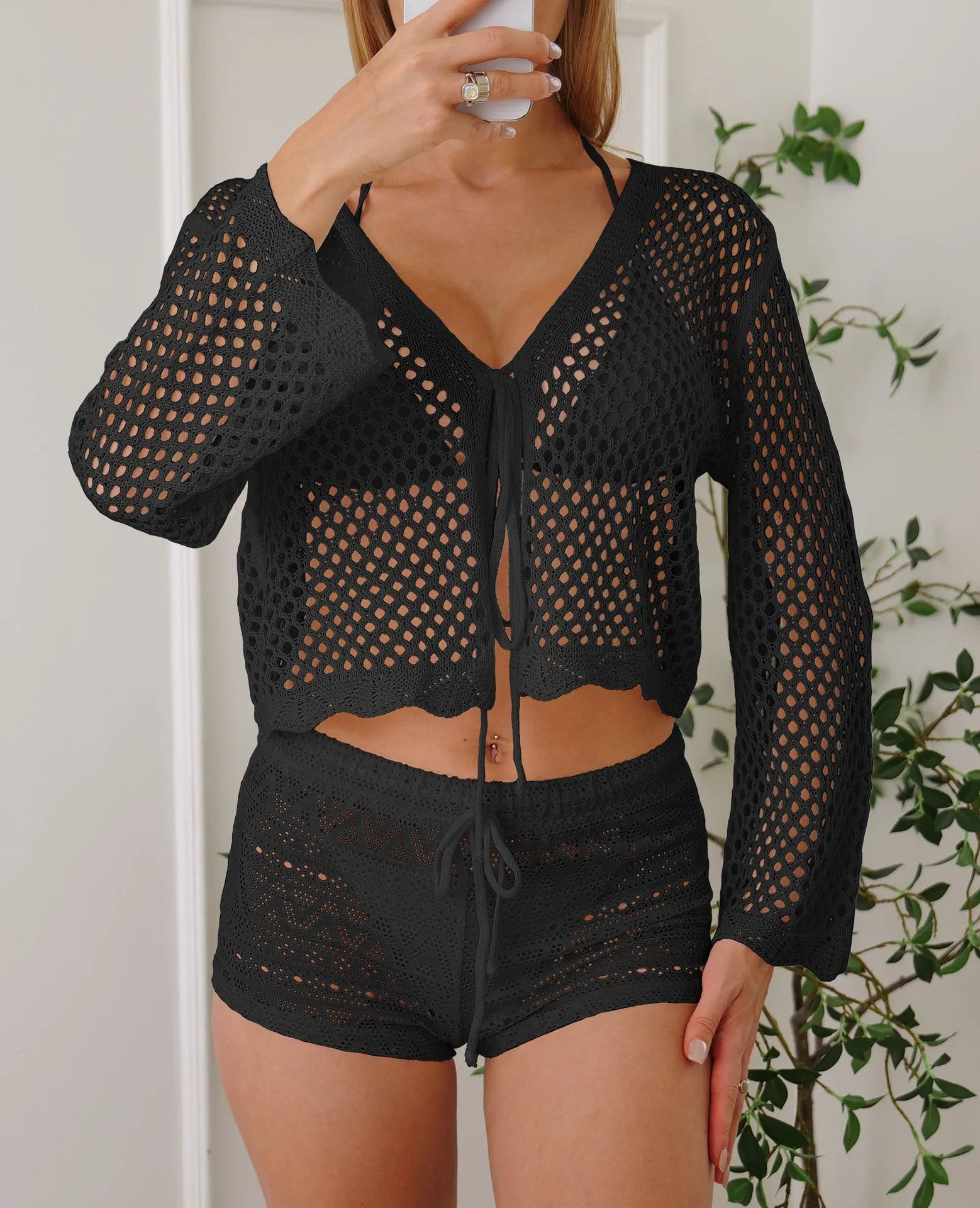 Short women's cardigan blouse with bell sleeves in hollow woven imitation cotton fabric.