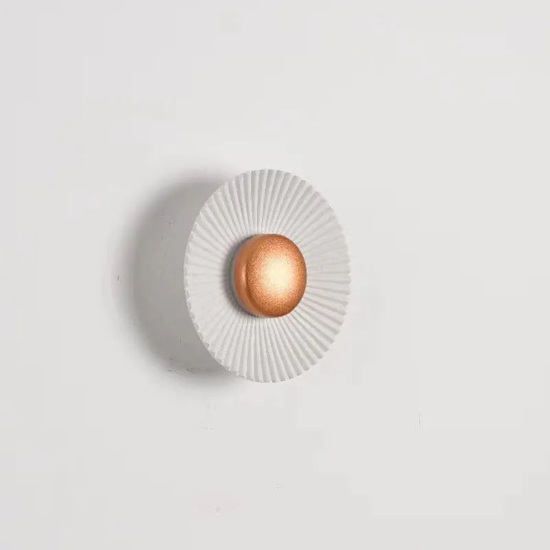 Round wall lamp with aluminium shade and LED lighting in white and gold two-tone colour option